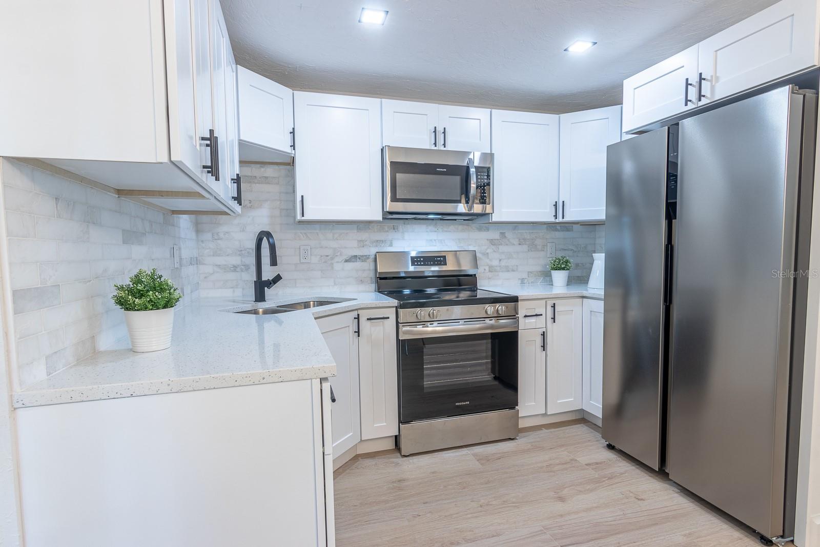 420 ARCHIBALD AVE, SARASOTA, FL, 34243