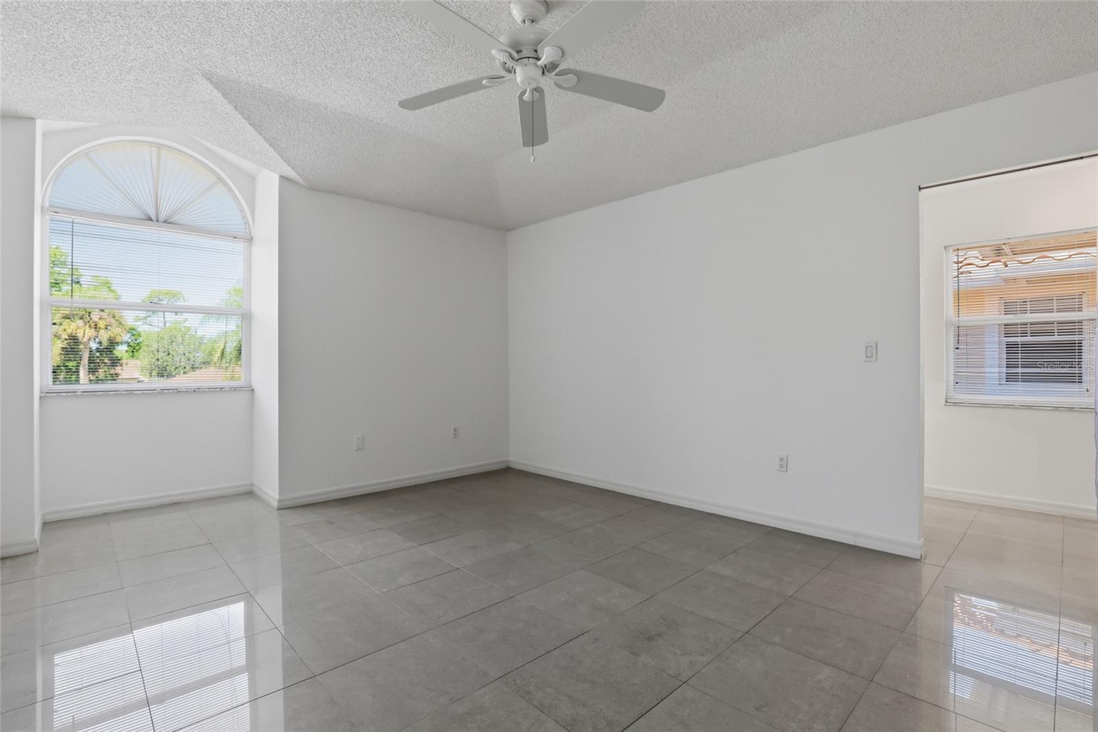 5588 GOLF POINTE DR #1, SARASOTA, FL, 34243