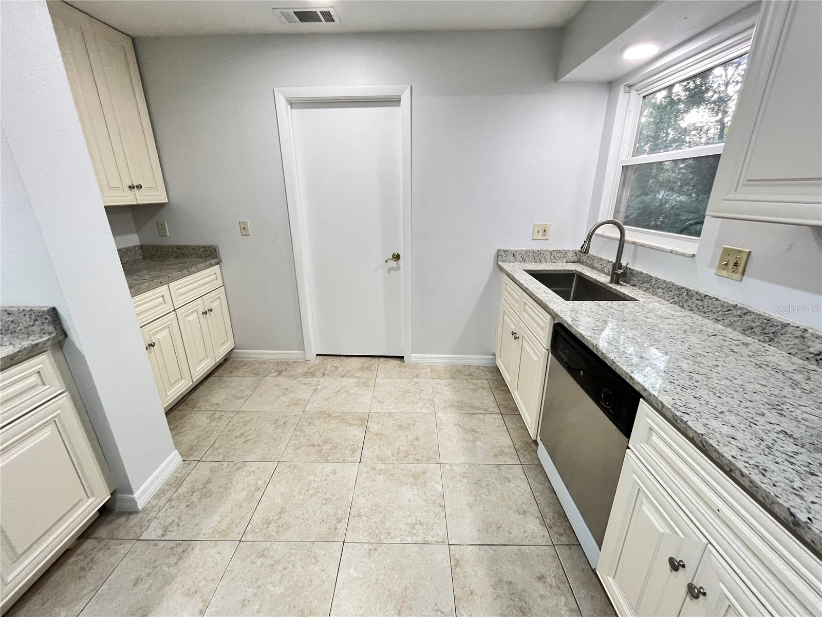 6 ROBINWOOD DR, LONGWOOD, FL, 32779