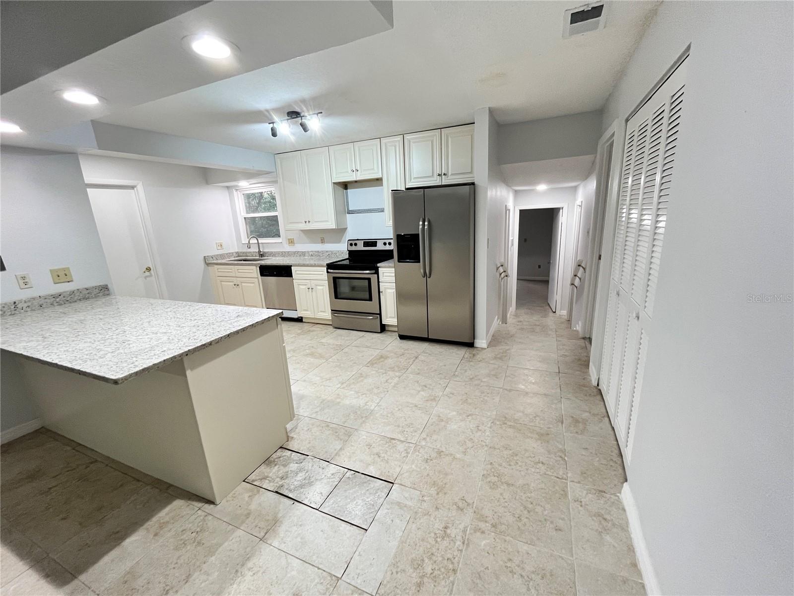 6 ROBINWOOD DR, LONGWOOD, FL, 32779