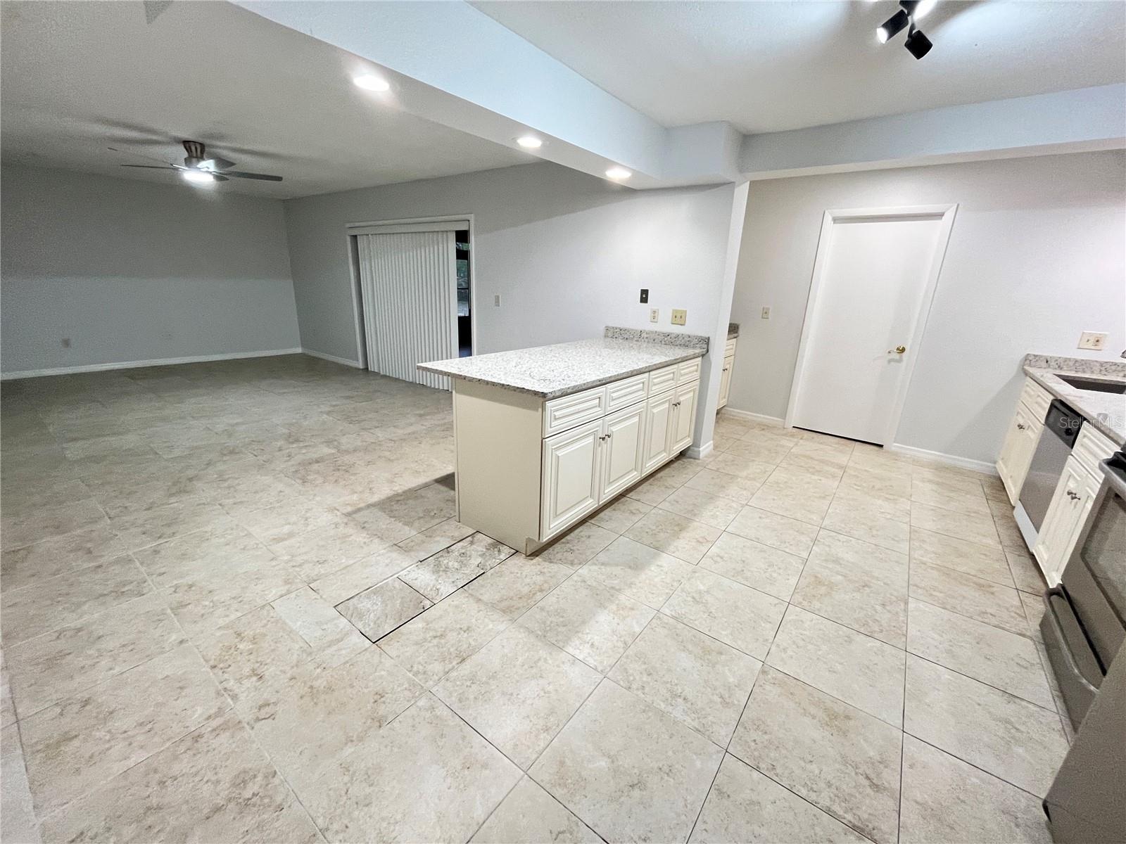 6 ROBINWOOD DR, LONGWOOD, FL, 32779