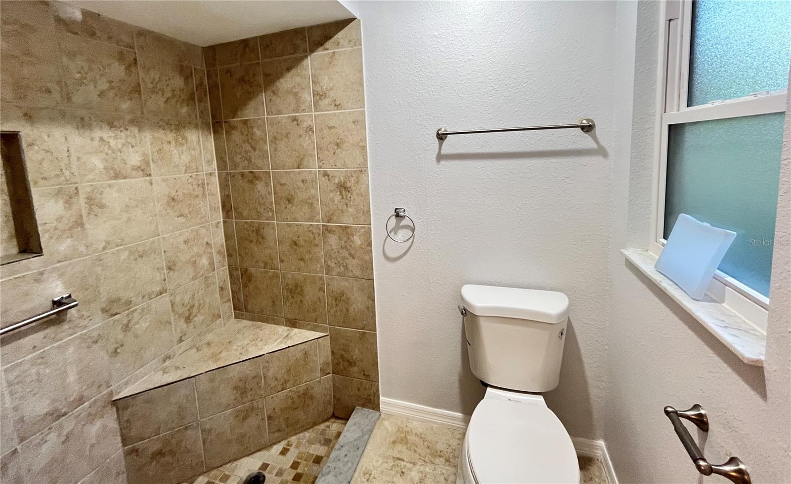 6 ROBINWOOD DR, LONGWOOD, FL, 32779