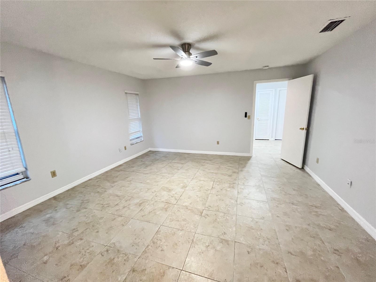6 ROBINWOOD DR, LONGWOOD, FL, 32779