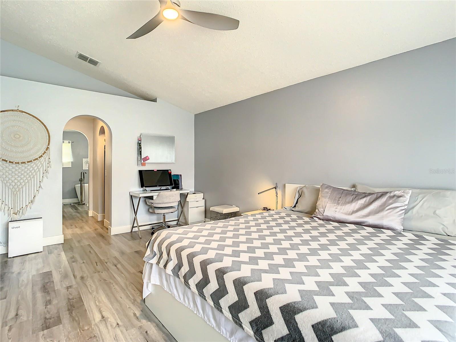1109 UNION AVE, MASCOTTE, FL, 34753