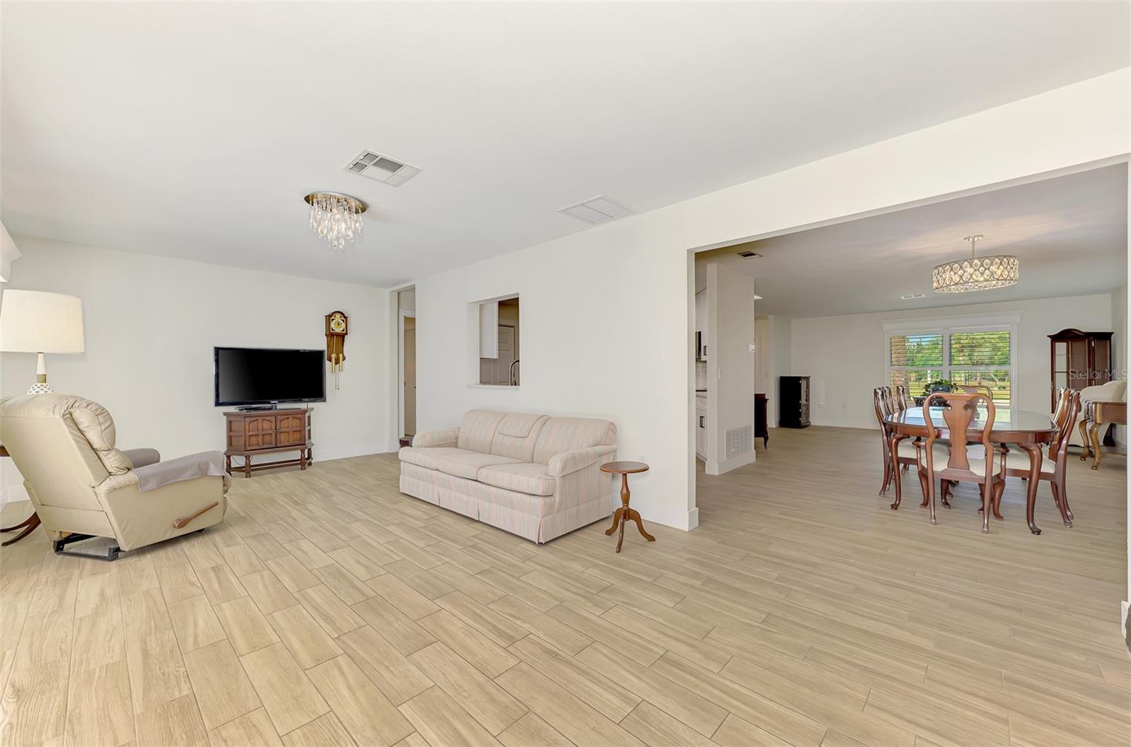 1620 MISSION VALLEY BLVD, NOKOMIS, FL, 34275