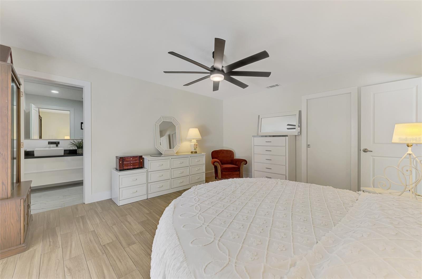 1620 MISSION VALLEY BLVD, NOKOMIS, FL, 34275