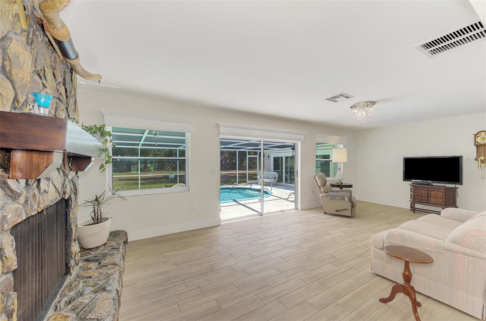 1620 MISSION VALLEY BLVD, NOKOMIS, FL, 34275