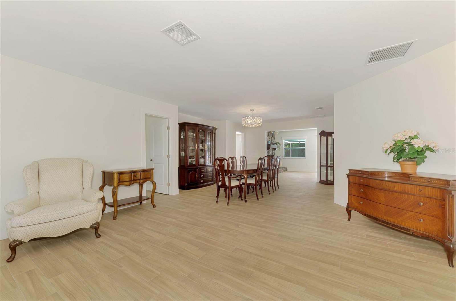 1620 MISSION VALLEY BLVD, NOKOMIS, FL, 34275