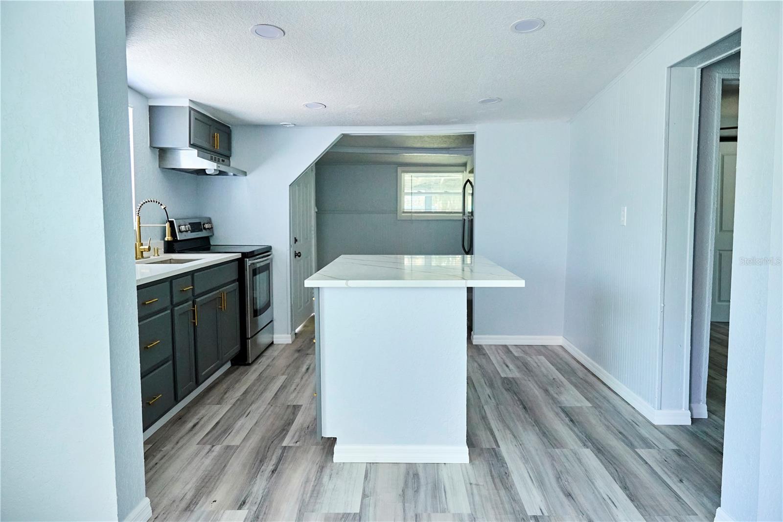 3917 E HANNA AVE, TAMPA, FL, 33610