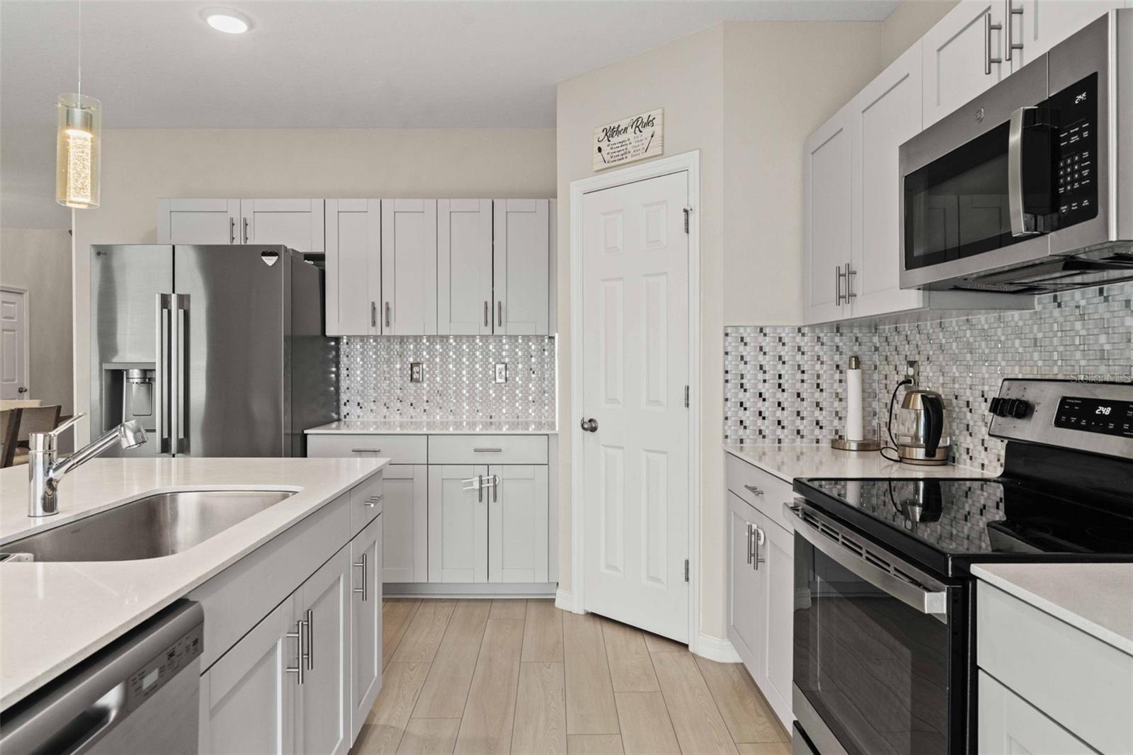 7512 WALLFLOWER TRL, WESLEY CHAPEL, FL, 33545