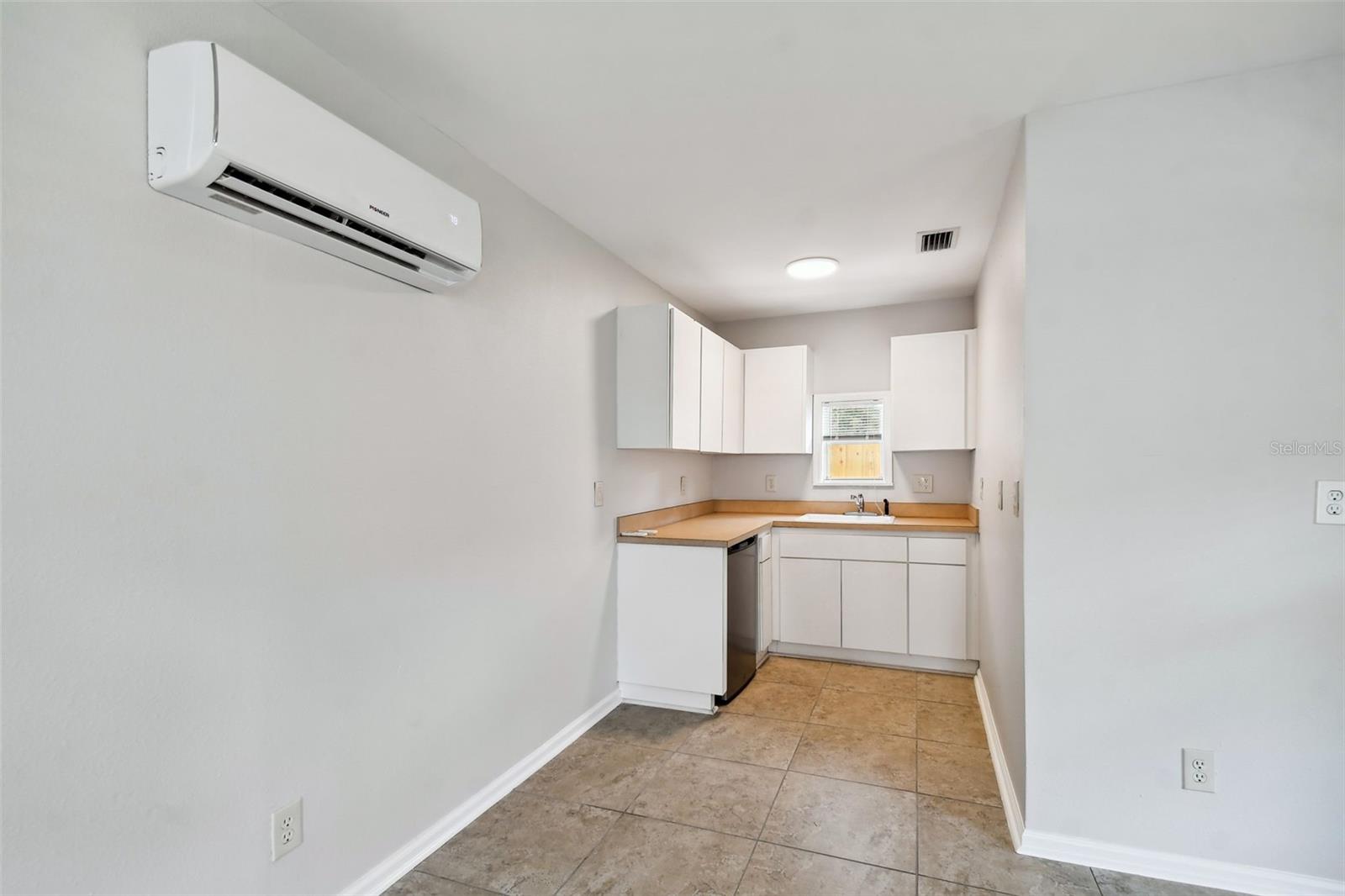 2918 W COACHMAN AVE, TAMPA, FL, 33611