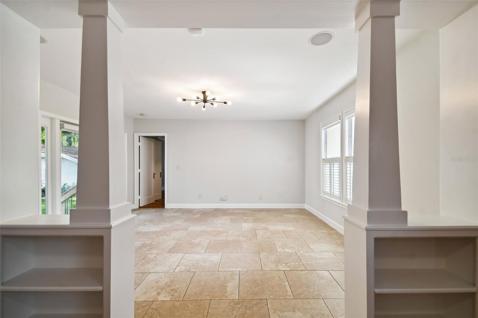 2918 W COACHMAN AVE, TAMPA, FL, 33611
