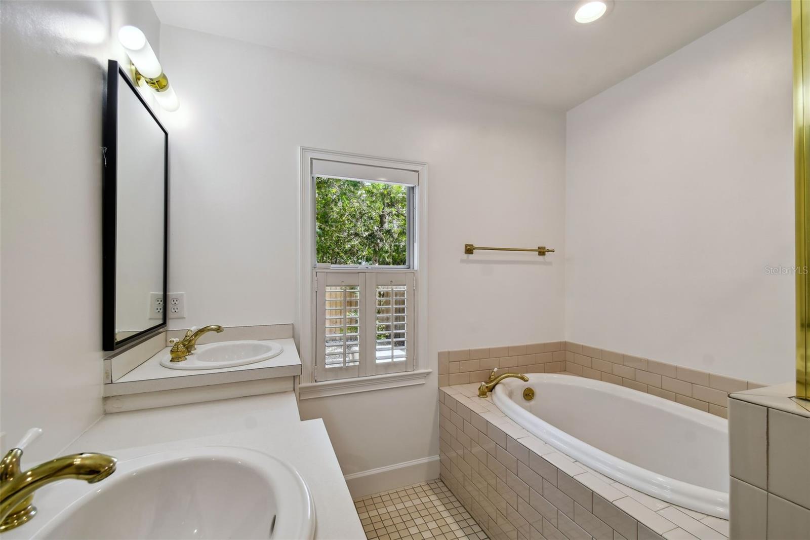 2918 W COACHMAN AVE, TAMPA, FL, 33611