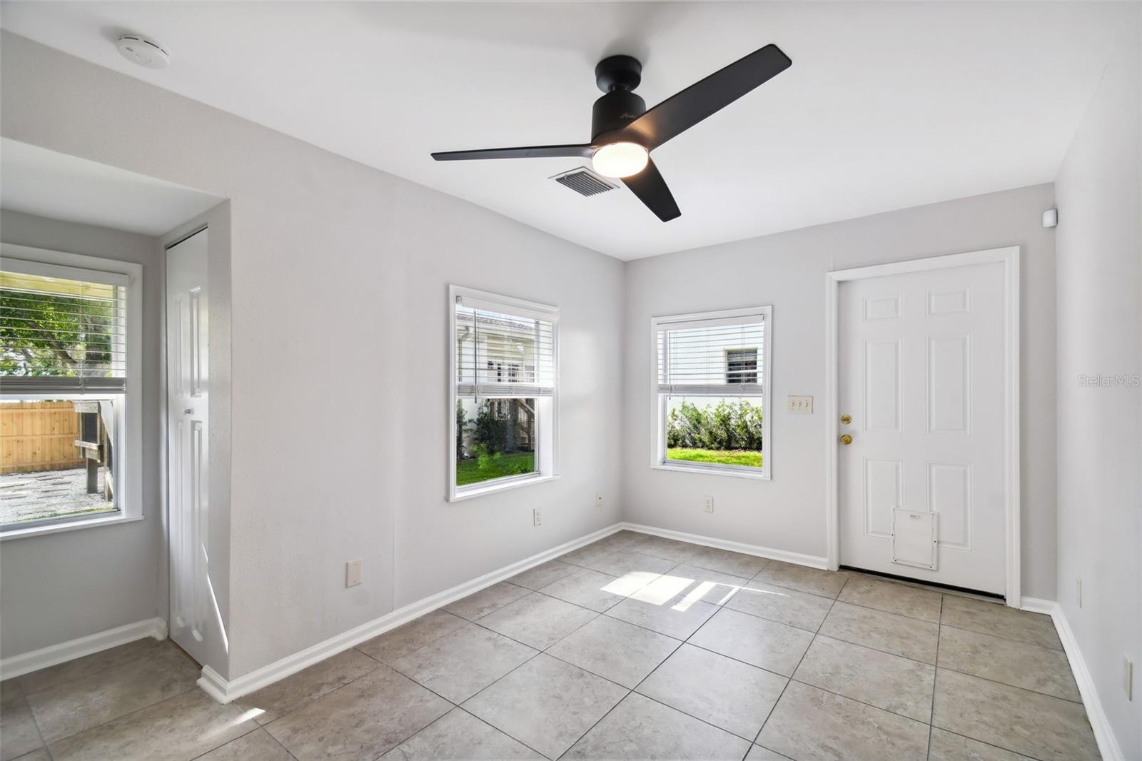 2918 W COACHMAN AVE, TAMPA, FL, 33611