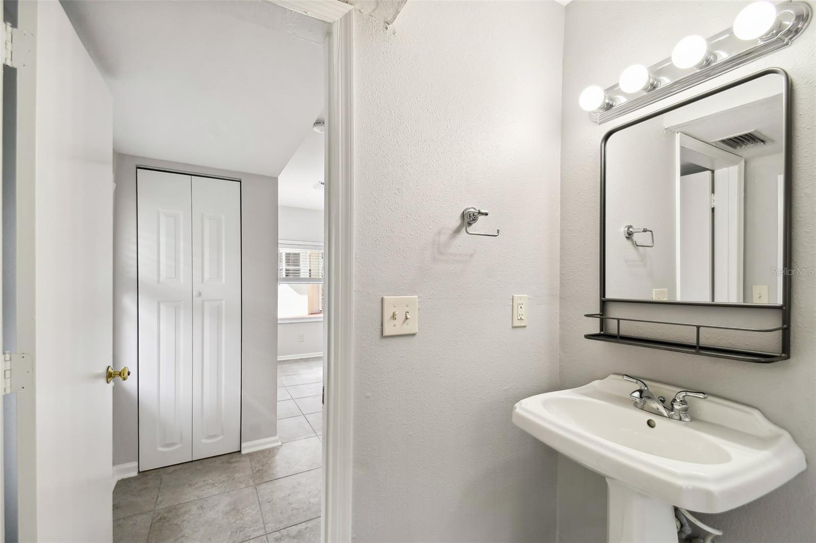 2918 W COACHMAN AVE, TAMPA, FL, 33611