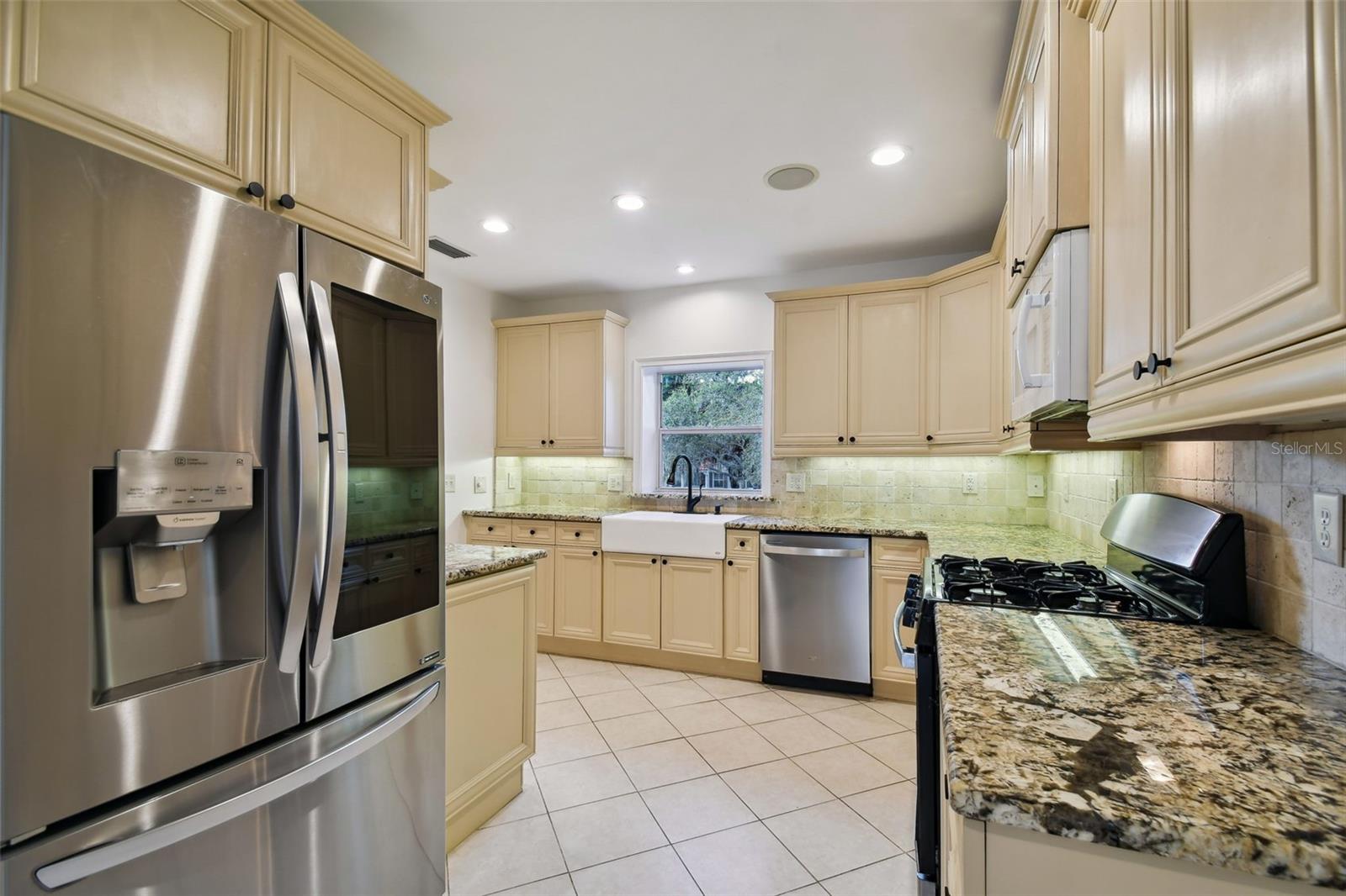2918 W COACHMAN AVE, TAMPA, FL, 33611