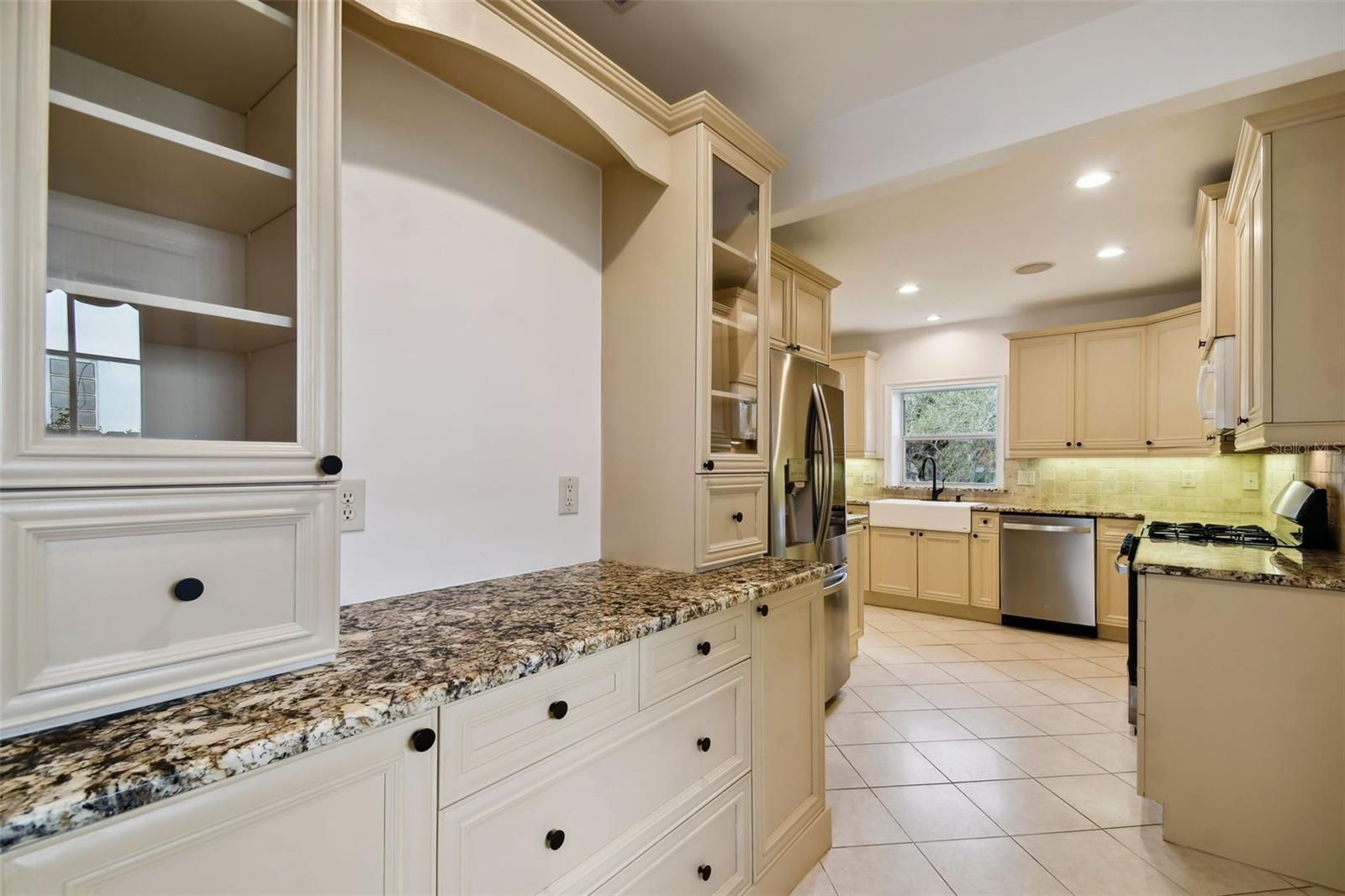 2918 W COACHMAN AVE, TAMPA, FL, 33611