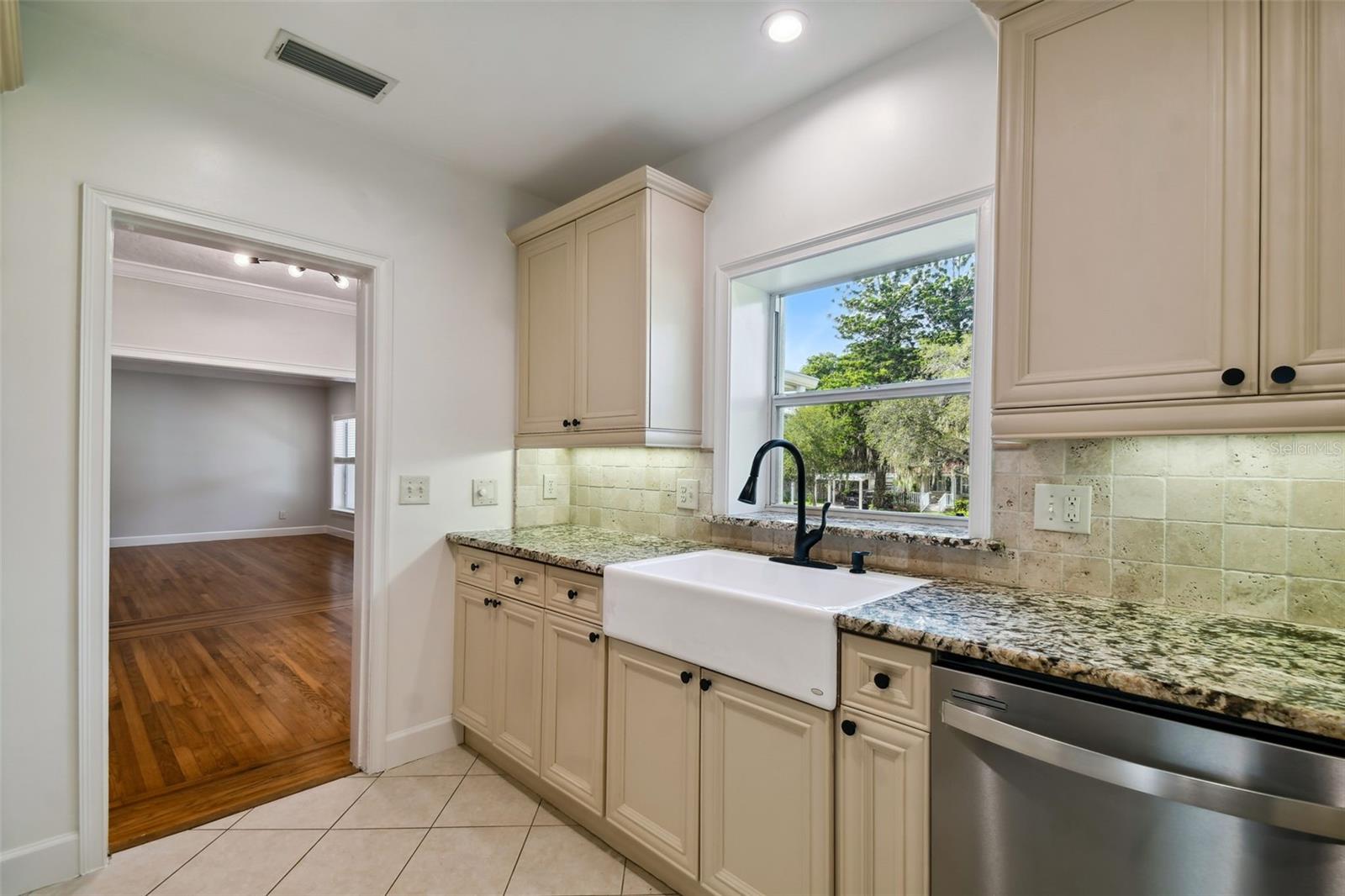2918 W COACHMAN AVE, TAMPA, FL, 33611