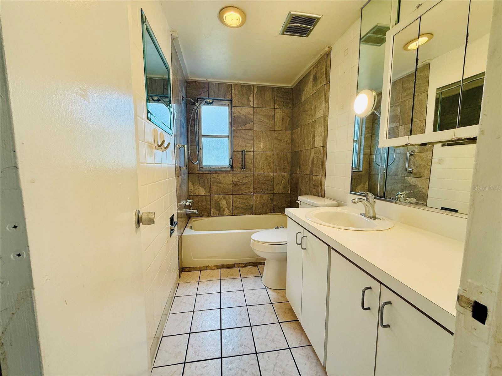 164 TRADEWINDS DR NW, PORT CHARLOTTE, FL, 33952
