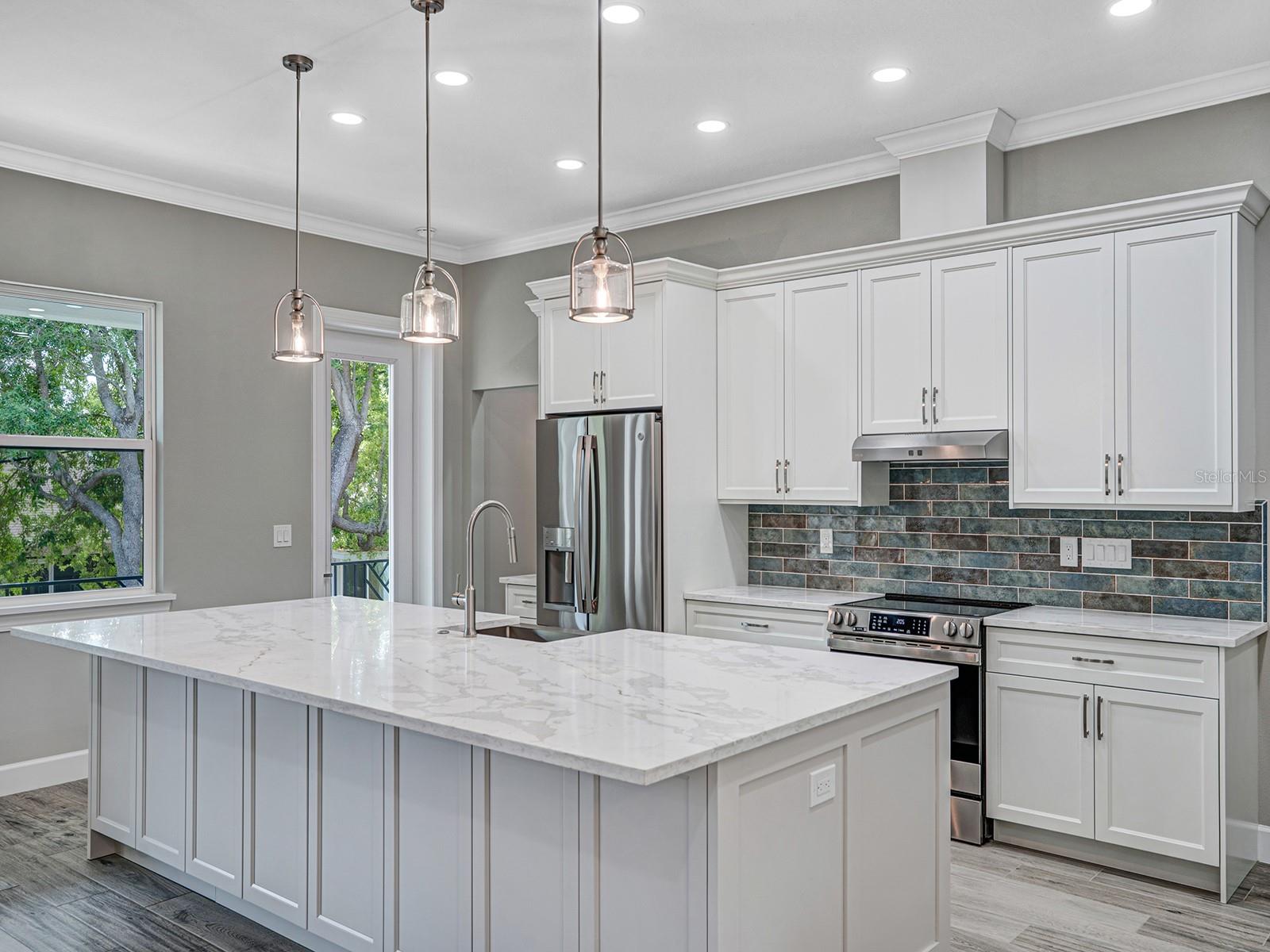 108 IRWIN ST E, SAFETY HARBOR, FL, 34695