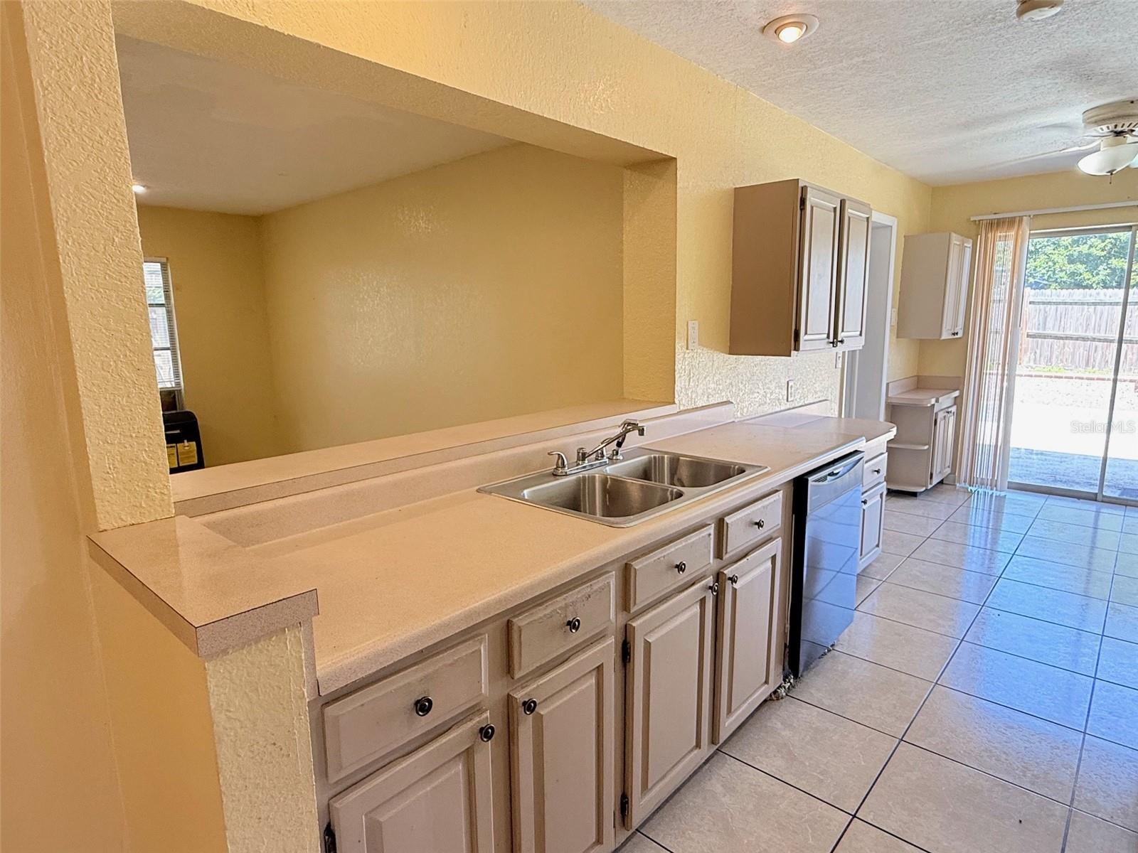 1219 JULIAN LANE DR, TAMPA, FL, 33619