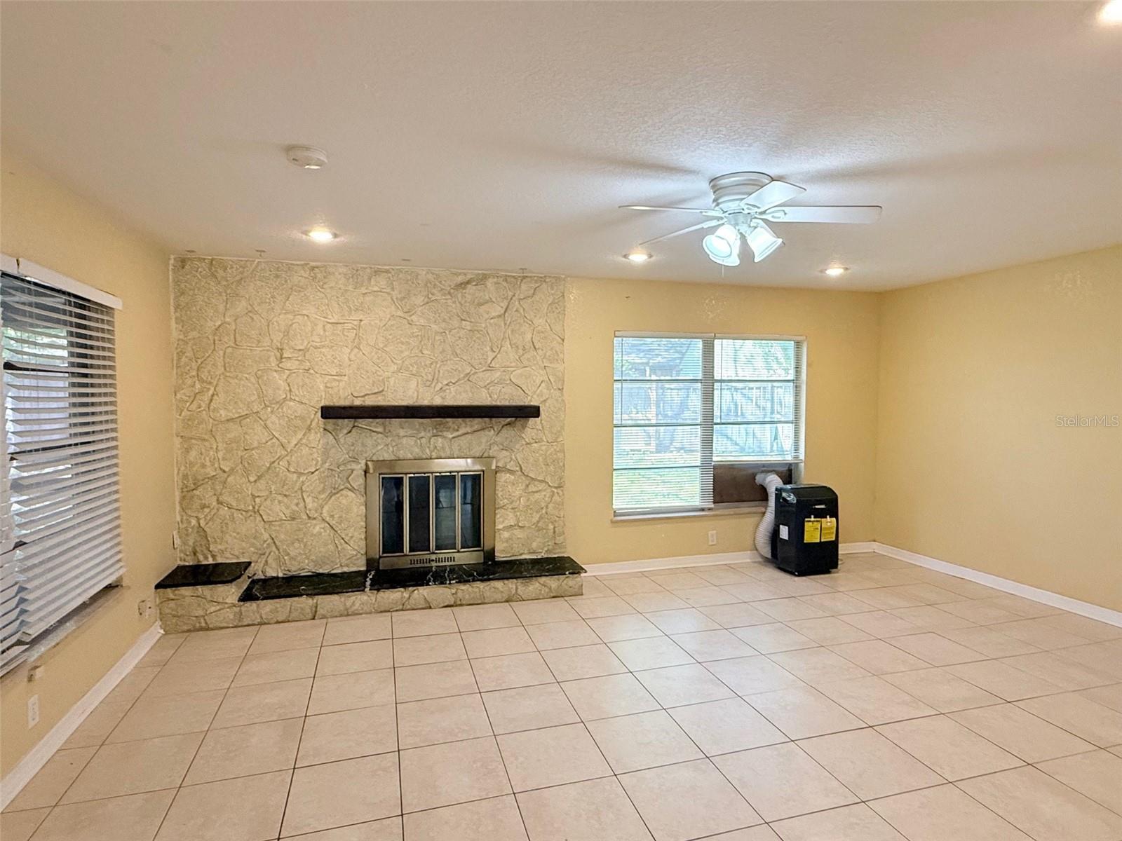 1219 JULIAN LANE DR, TAMPA, FL, 33619