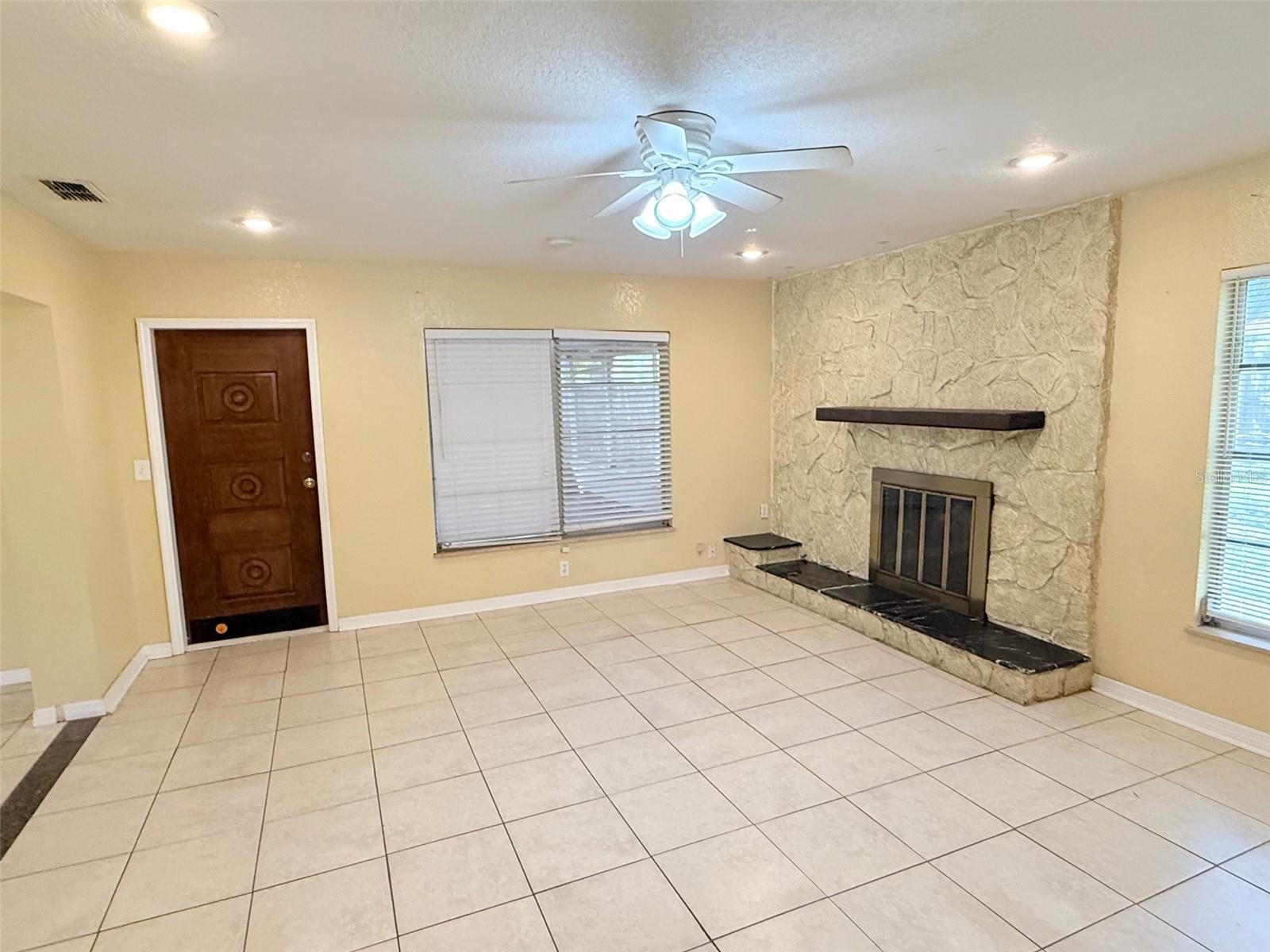 1219 JULIAN LANE DR, TAMPA, FL, 33619