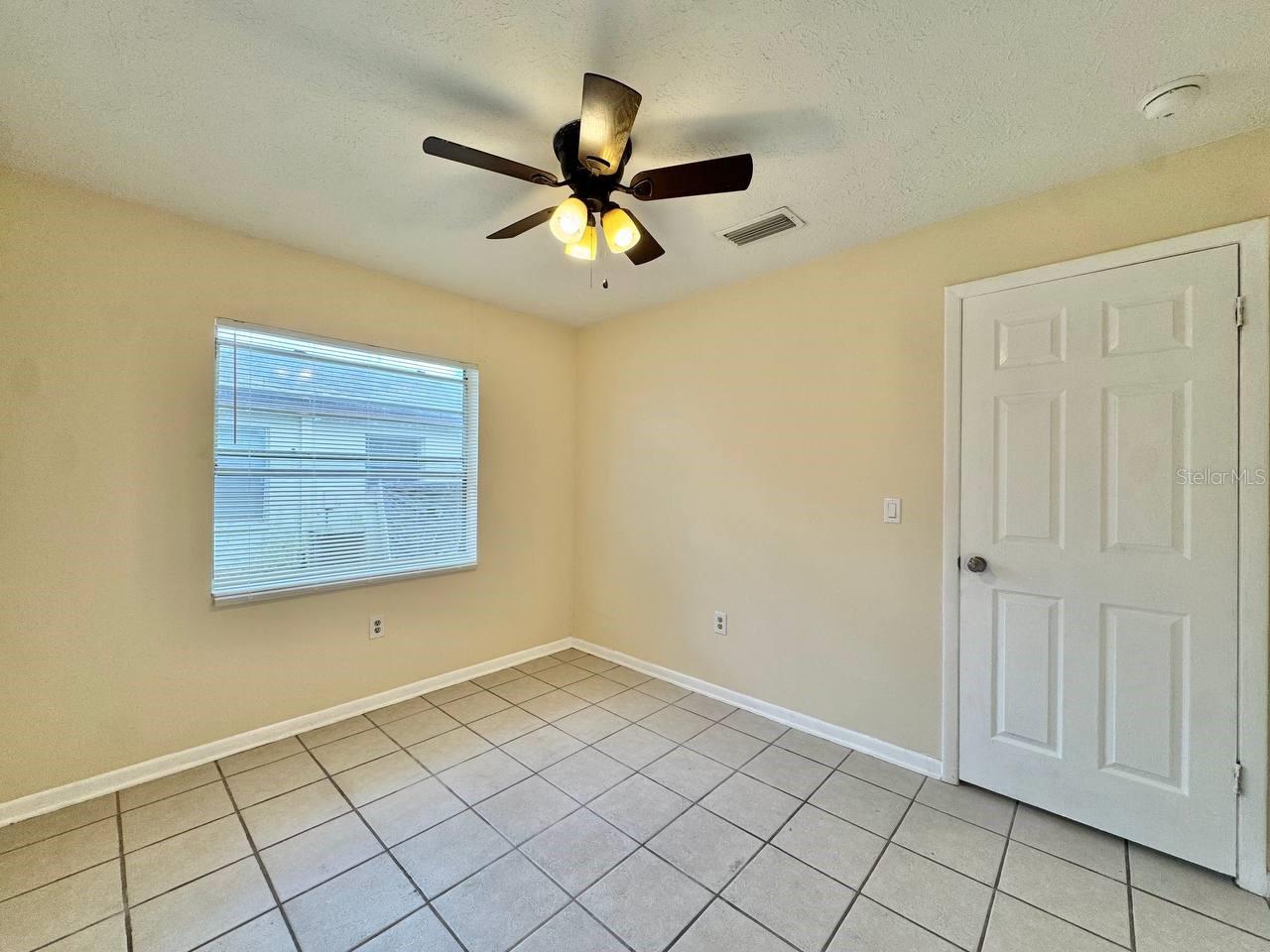 10015 N ASTER AVE #B, TAMPA, FL, 33612