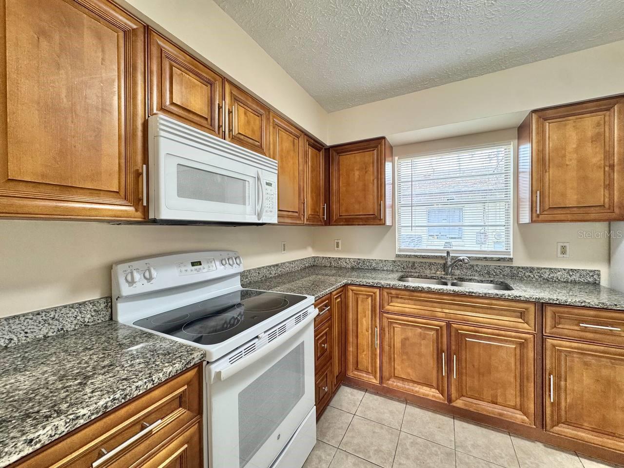10015 N ASTER AVE #B, TAMPA, FL, 33612