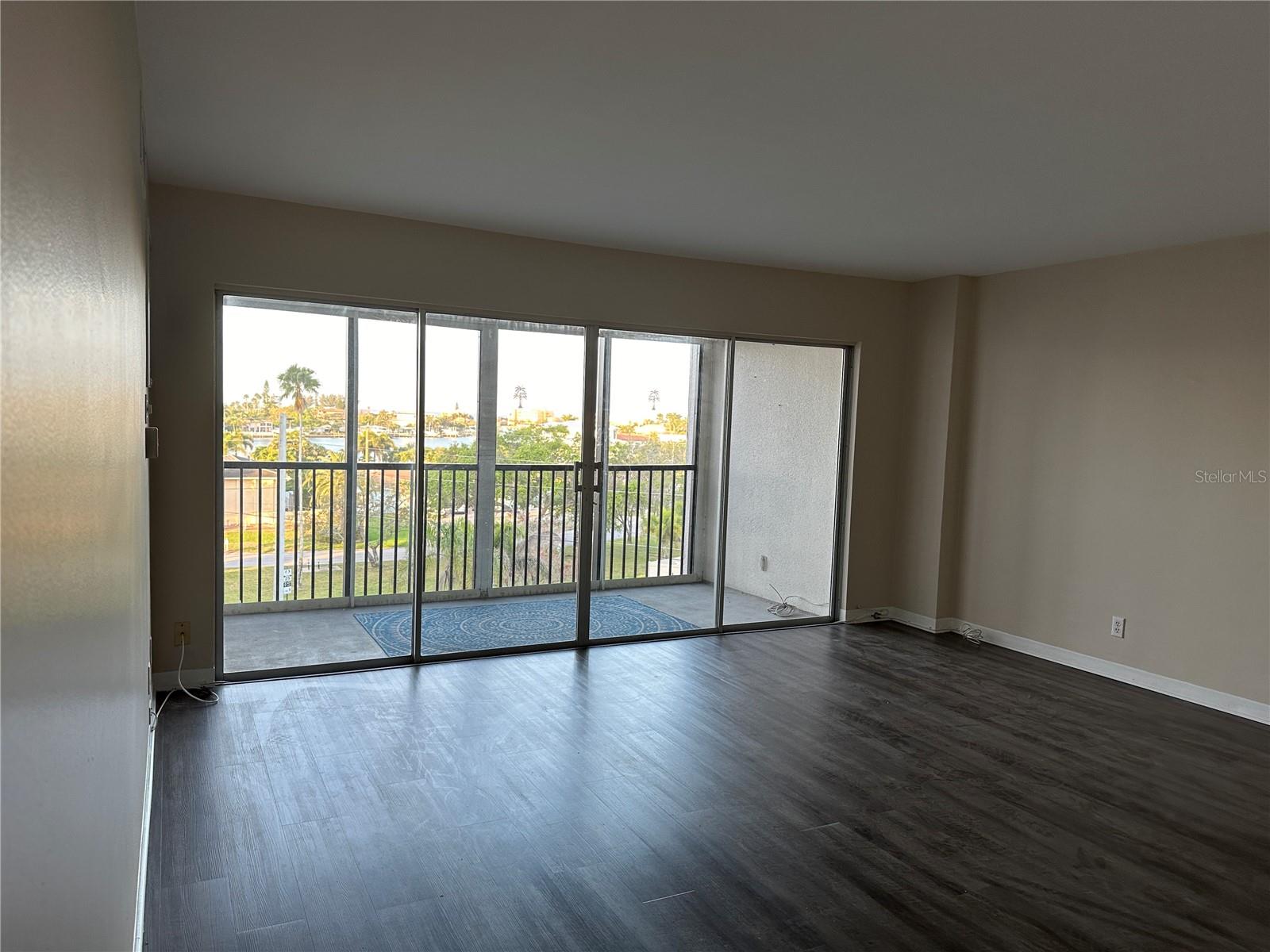10355 PARADISE BLVD #414, TREASURE ISLAND, FL, 33706
