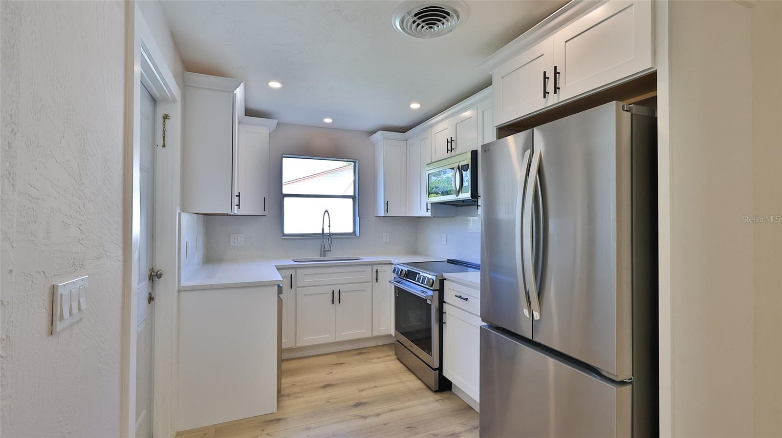 11 SWAN AVE, NEW SMYRNA BEACH, FL, 32168