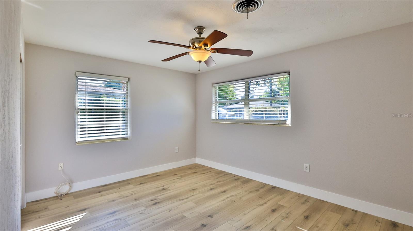 11 SWAN AVE, NEW SMYRNA BEACH, FL, 32168