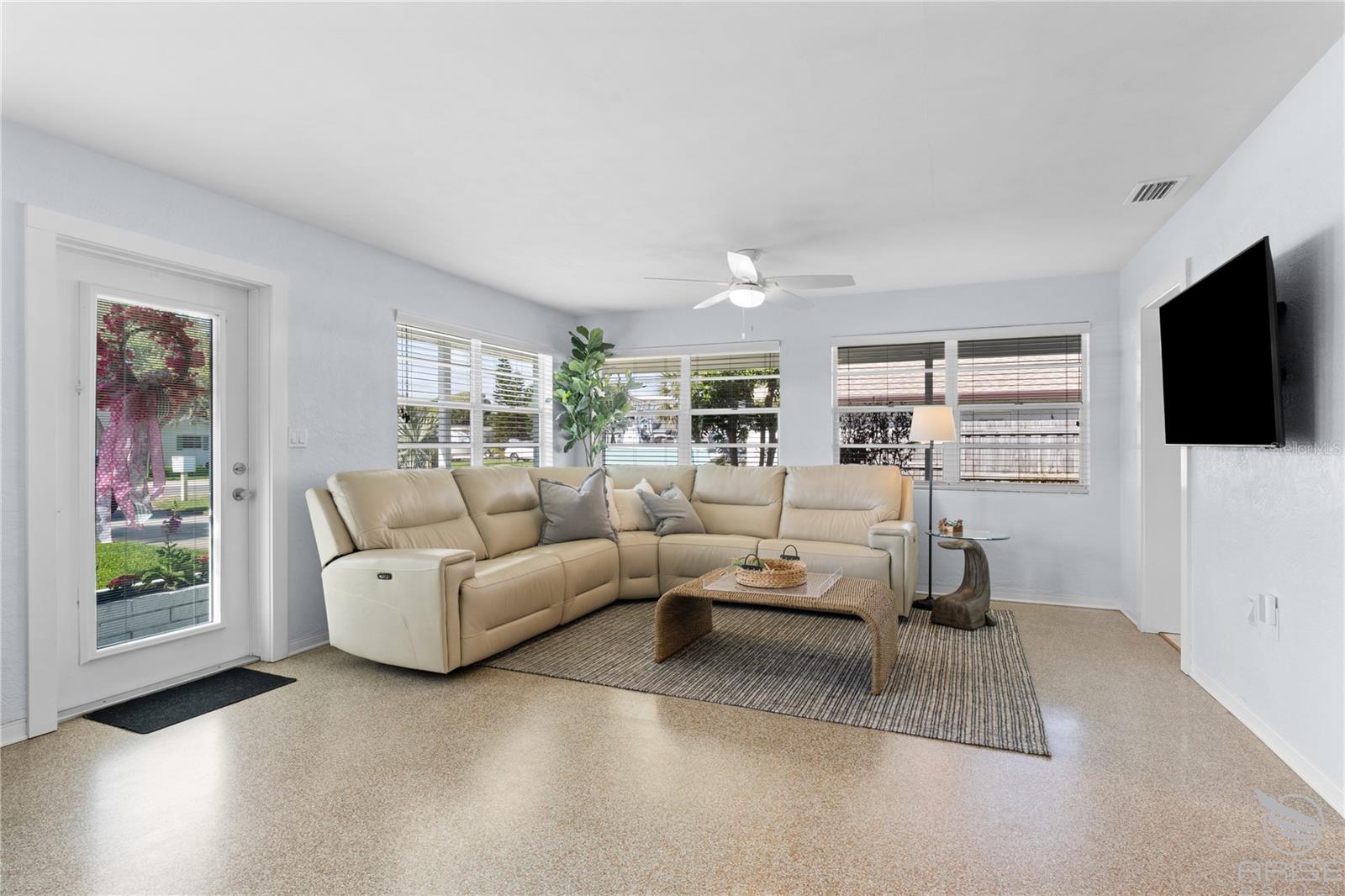 702 OCEAN AVE, NEW SMYRNA BEACH, FL, 32169