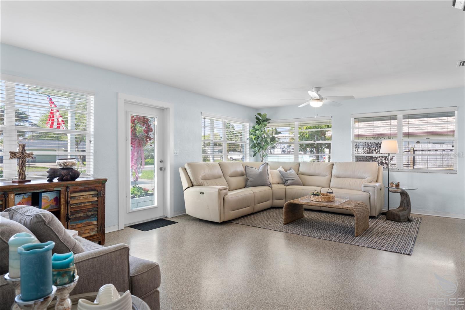702 OCEAN AVE, NEW SMYRNA BEACH, FL, 32169