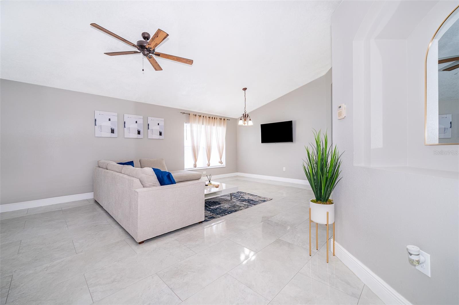 207 LANGHAM DR, DAVENPORT, FL, 33897