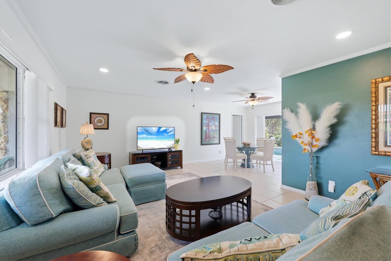 353 S SHORE DR, OSPREY, FL, 34229