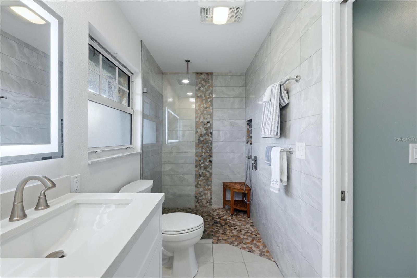 353 S SHORE DR, OSPREY, FL, 34229