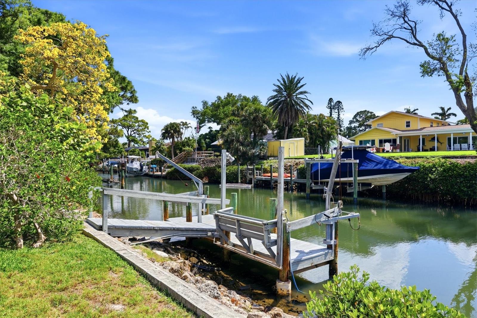 353 S SHORE DR, OSPREY, FL, 34229