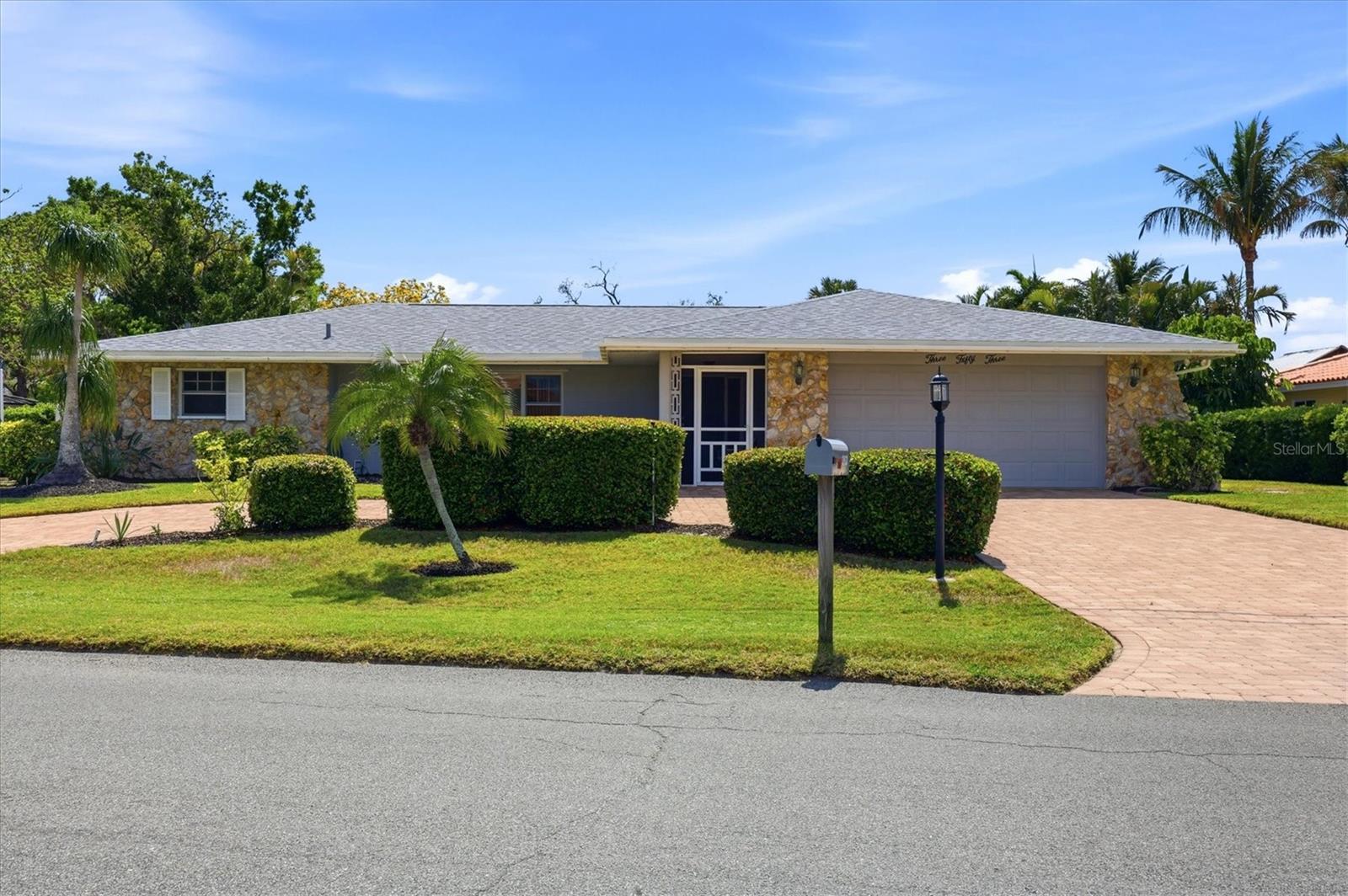 353 S SHORE DR, OSPREY, FL, 34229