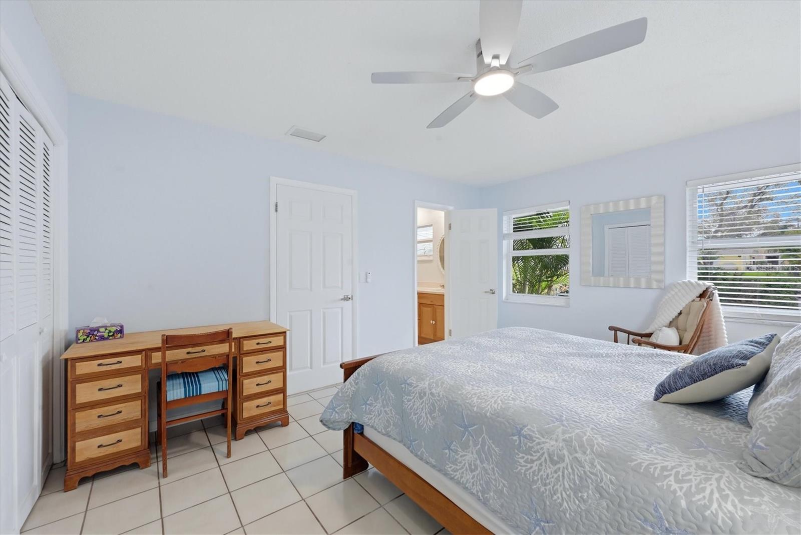 353 S SHORE DR, OSPREY, FL, 34229