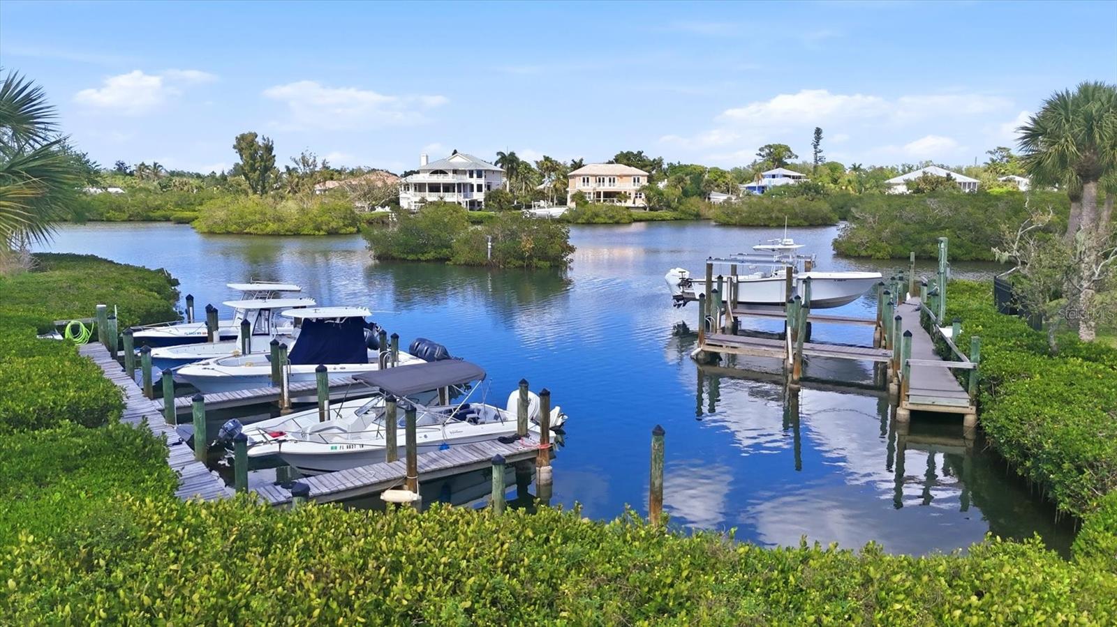 353 S SHORE DR, OSPREY, FL, 34229