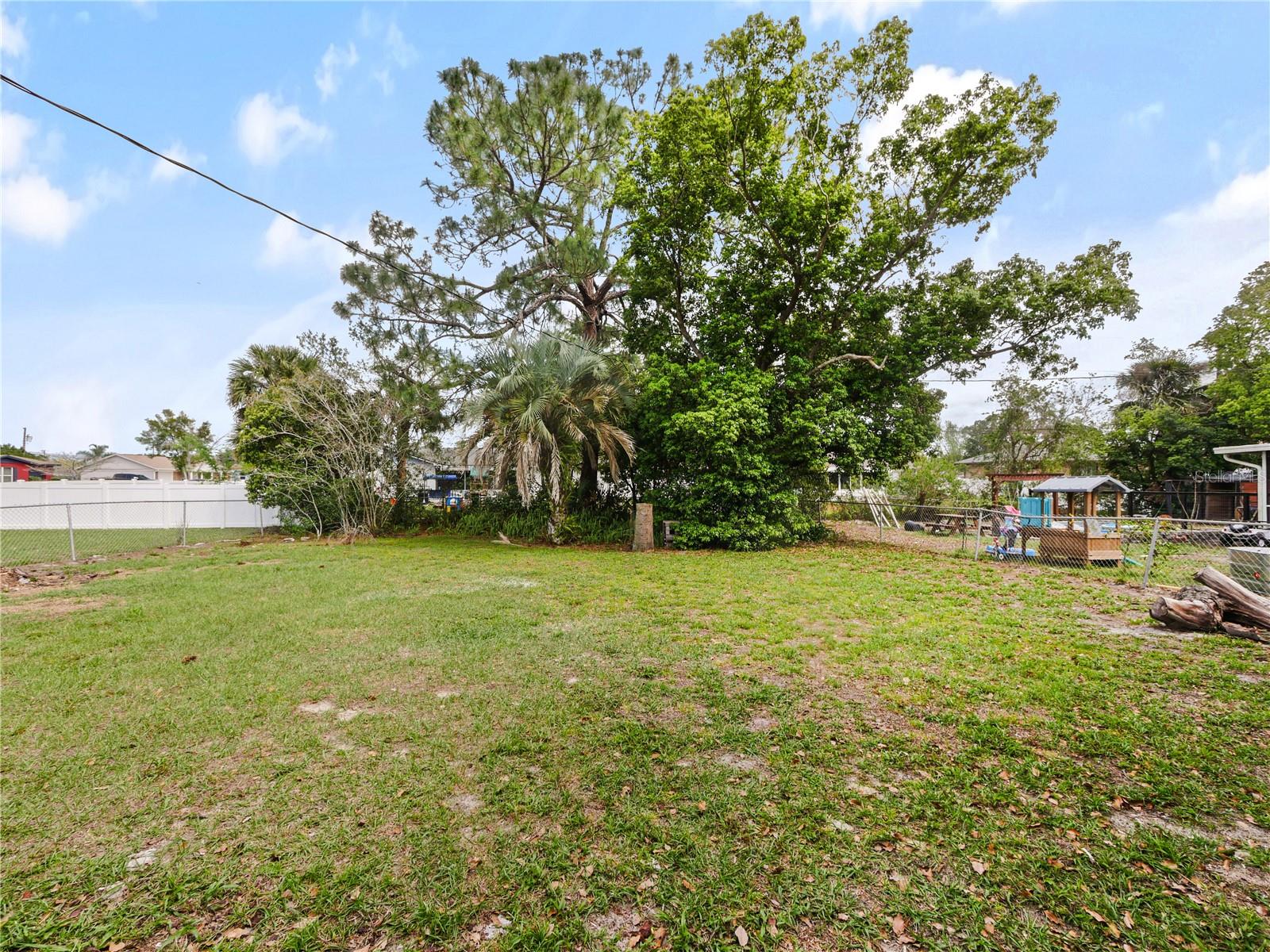 1117 W EMBASSY DR, DELTONA, FL, 32725