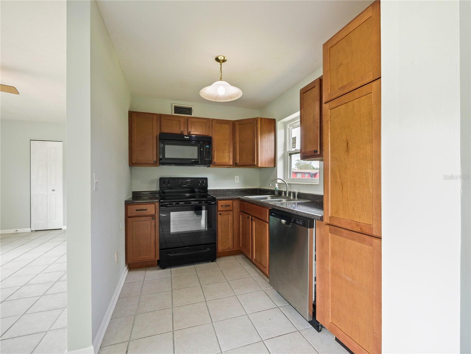 1117 W EMBASSY DR, DELTONA, FL, 32725