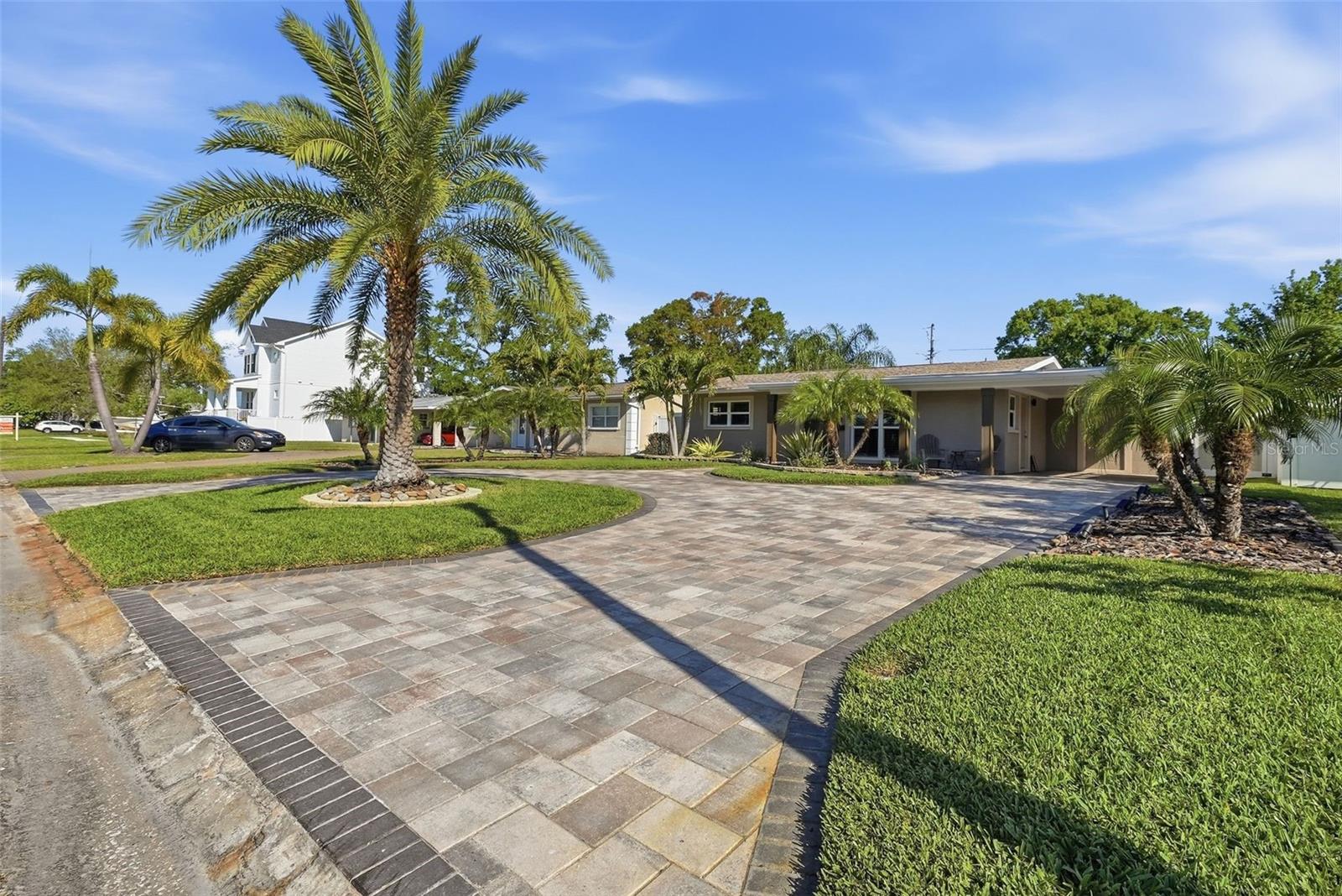 Love the landscaping!