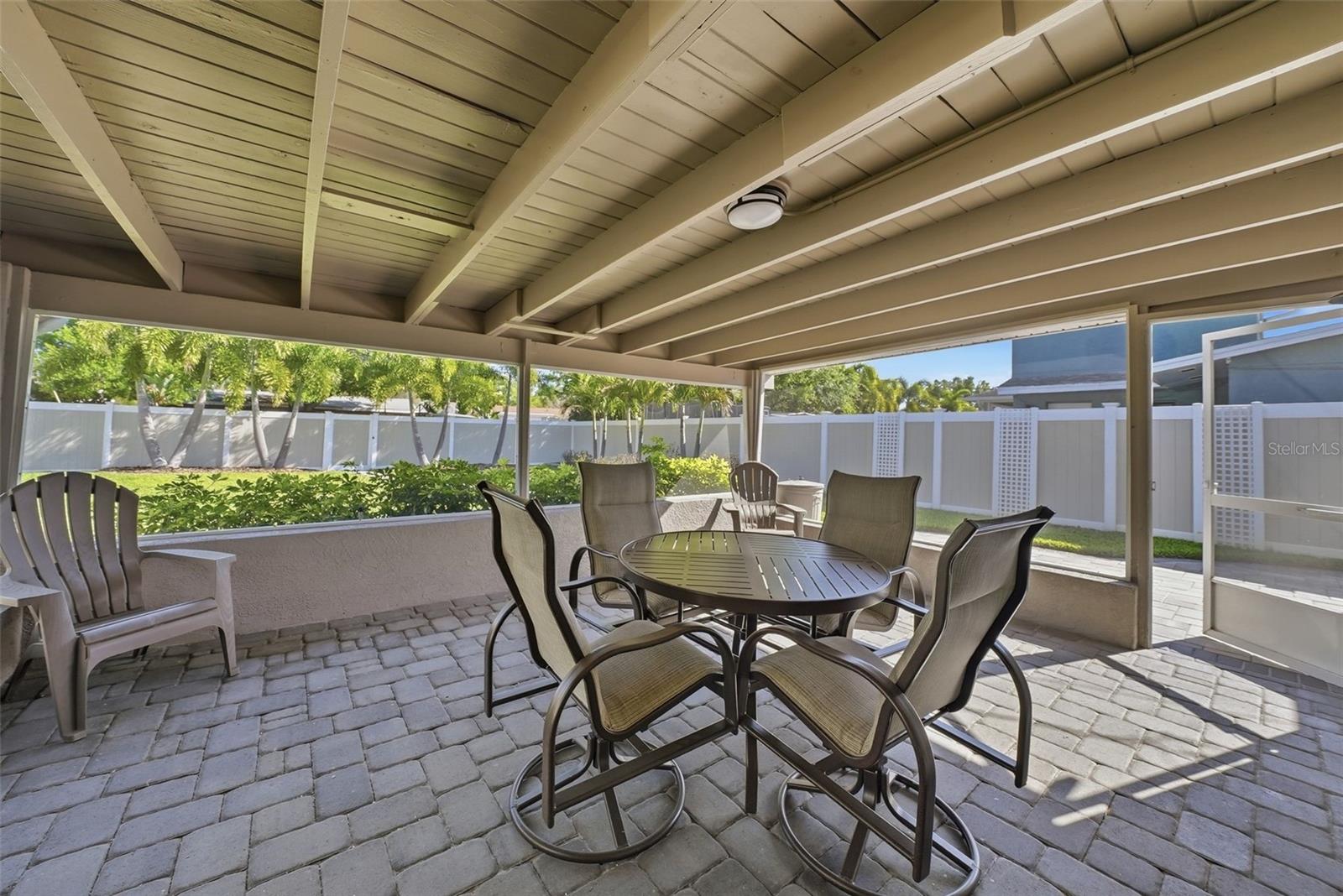 Screened-in Lanai, great for entertaining
