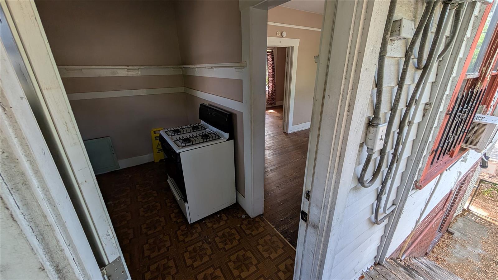 114 S BUNGALOW PARK AVE, TAMPA, FL, 33609