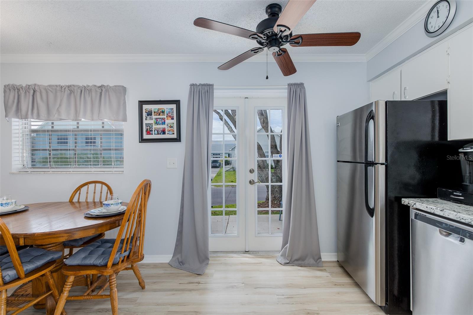 French doors leading out to the lanai