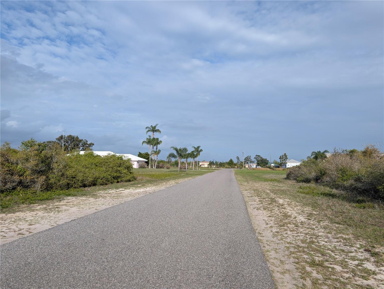 12 POINCIANA DR, INDIAN LAKE ESTATES, FL, 33855