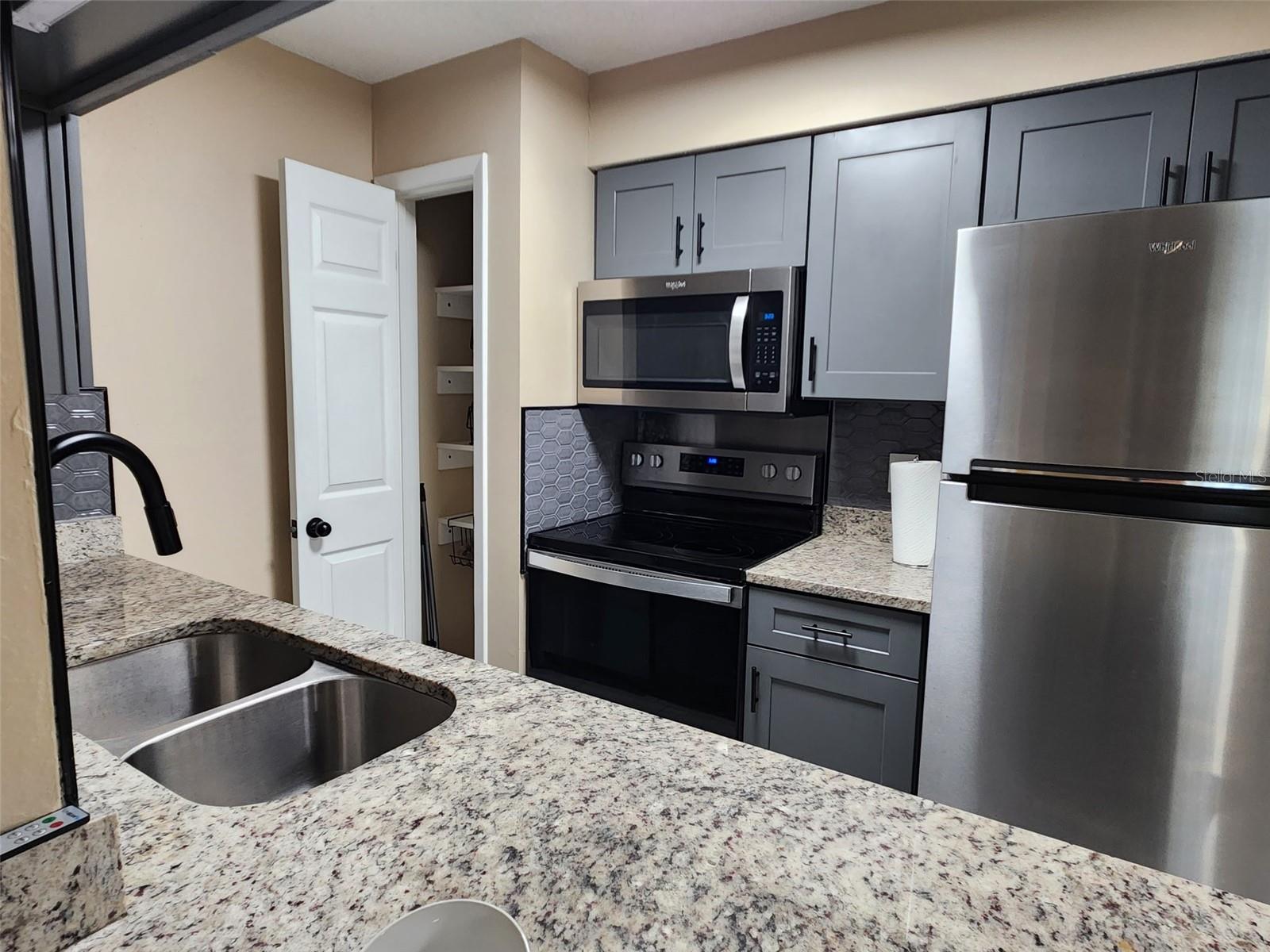 211 THORN TREE PL, BRANDON, FL, 33510