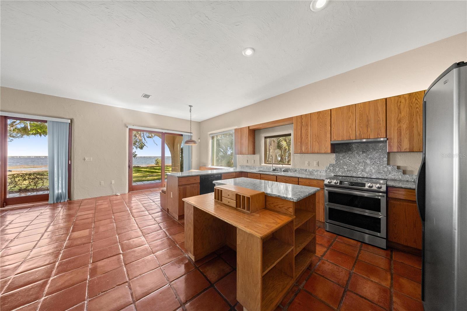 12621 SE SUNSET HARBOR RD, WEIRSDALE, FL, 32195